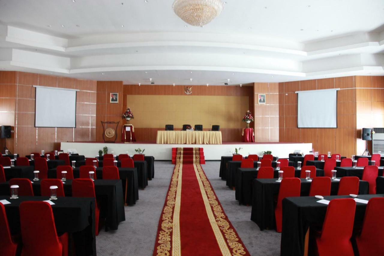 Training Centre Damhil Hotel Gorontalo Exterior photo